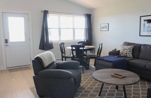 Anglo Rustico Cottage | Water Front Cottage- 10 Min Walk To Barachois Beach, Minutes to North Rustico