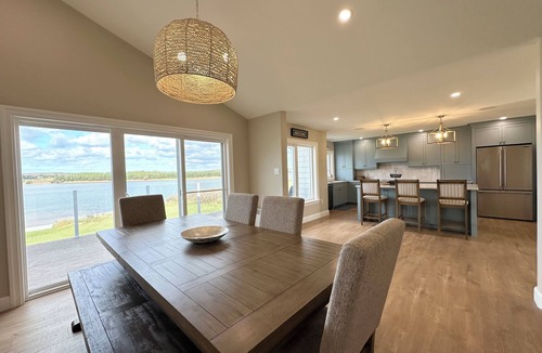 Clinton House | Water Front Cottage On The Sou'West River, Close To Amazing Beaches and Golfing