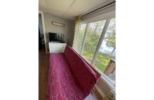 Frontenac House | Water front cottage /private beach access