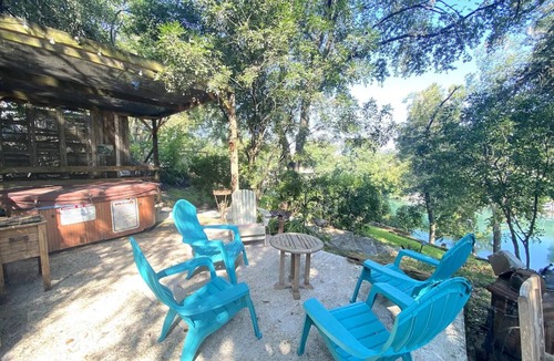 New Braunfels House | Water Front Cottage- 1/1 Private-Guest Haus with Hot Tub sleeps 6.