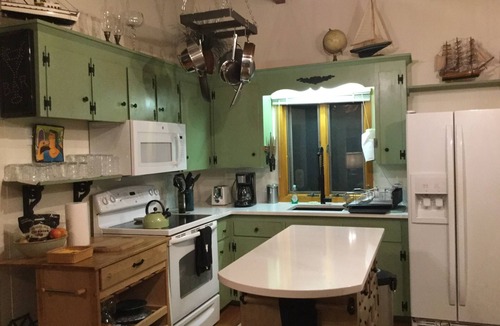 East Falmouth House | Water Front DREAM vacation, whole house AC, Free wi-fi, linen&towels, fire pit,