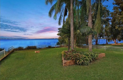 Gorokan House | Water Front Holiday House