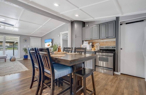 Enchanted Oaks House | Water Front Lake Cabin Pet Friendly and FREE Paddle Boat and Kayaks!