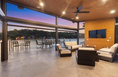 Rivercrest House | Water Front Luxury - Pool - Hottub - Boat Dock