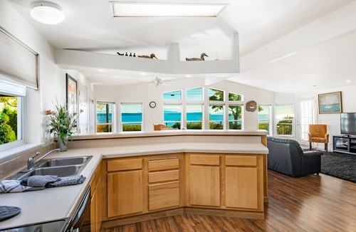 Birch Bay House | Water front, private beach, King bed, Jacuzzi tub in master bedroom BBH8242