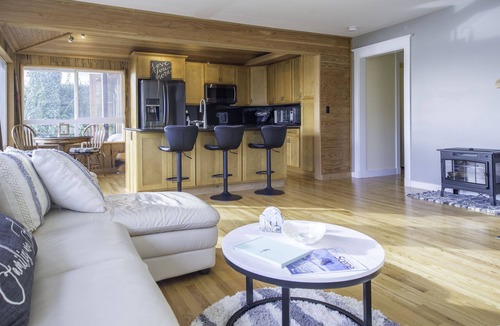 Des Moines House | Water Front Property