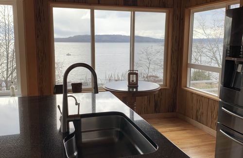 Des Moines House | Water Front Property