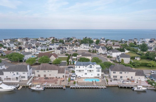 Forked River Villa | WATER FRONT VILLA Pool,Hot Tub,Elevator,85ft Dock near to beach 28 days rental