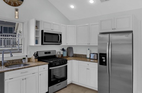 Ortley Beach House | Water front with Hot tab ! Enjoy Jersey short summer