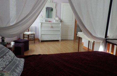 Montalzat Bed & Breakfast | Water mill with swimming pool, waterfall, and stream