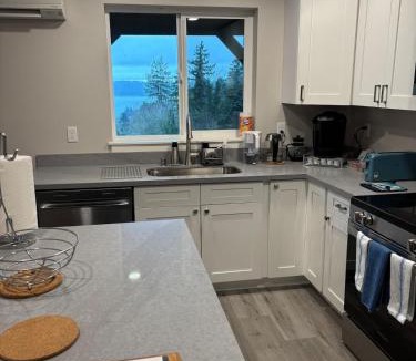 Tracyton Apartment | Water & Mountain Views - Family & Pet Friendly