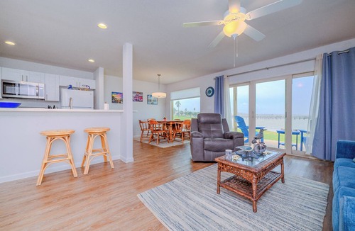 Harbor Oaks House | Water`s Edge ~ 1st Floor Condo with Waterview ~