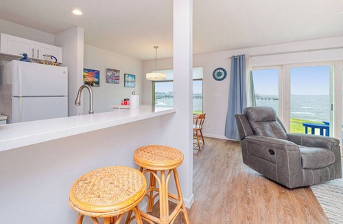 Harbor Oaks House | Water`s Edge ~ 1st Floor Condo with Waterview ~