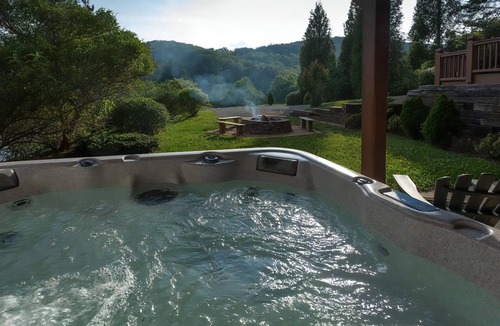 Blue Ridge Cabin | Water`s Edge | Blue Ridge, GA