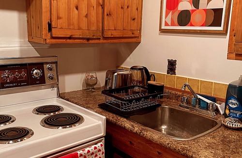 Saint Laurent Cottage | Water's Edge cedar cabin on 1 acre lakefront: a perfect retreat summer or winter