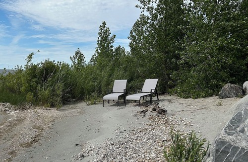 Saint Laurent Cottage | Water's Edge cedar cabin on 1 acre lakefront: a perfect retreat summer or winter