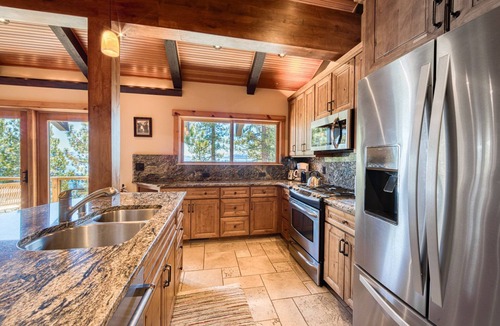 Lake Forest House | Water's Edge LAKE FRONT By Tahoe Getaways - Private Beach & Buoy Available