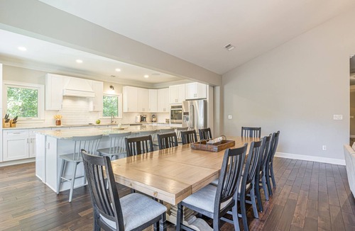 Gainesville House | Water's Edge – Steps from the lake w/firepit, large entertaining spaces & more