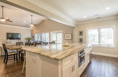 Gainesville House | Water's Edge – Steps from the lake w/firepit, large entertaining spaces & more