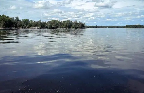 Lac du Bonnet Cottage | Water's Edge Sunrise Escape /Waterfront/ Hot Tub