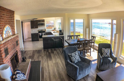 Carrying Place Cottage | Water's Edge: Your gateway to Prince Edward County