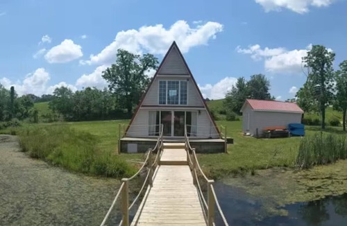 Summertown Cabin | Water side Cozy cabin