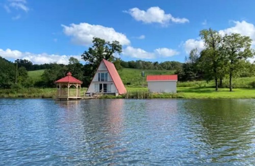 Summertown Cabin | Water side Cozy cabin