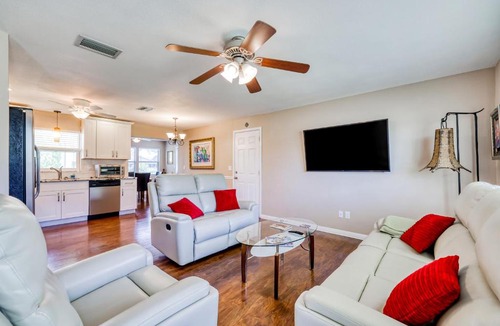 Lake Shore Estates Hotel | Water Song