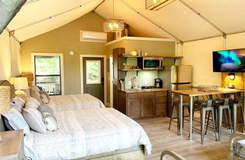 Sutherland Springs House | Water Sports Galore at this Fully-Equipped Safari Tent in Cibolo, Texas