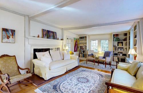 Sandwich House | Water Street Retreat