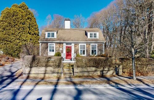 Sandwich House | Water Street Retreat