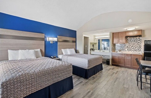 Rockport Hotel | Water view Beach House Kitchen Walk to Beach