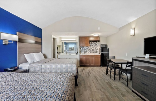 Rockport Hotel | Water view Beach House Kitchen Walk to Beach