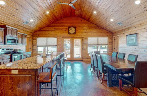 Maysville Cabin | Water-view cabin with deck, gas grill, Ping-Pong & pool tables