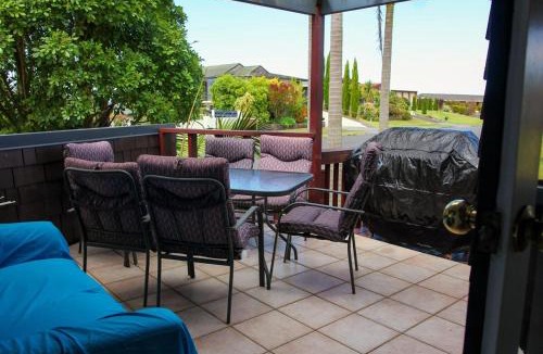 Maungatapu House | Water View Comfort