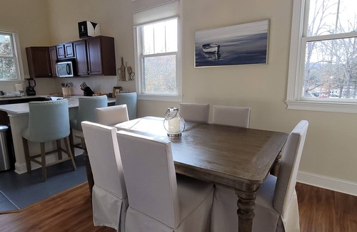 Andersonville Condo | Water view condo w/free attraction tickets, a jetted tub, & fireplace