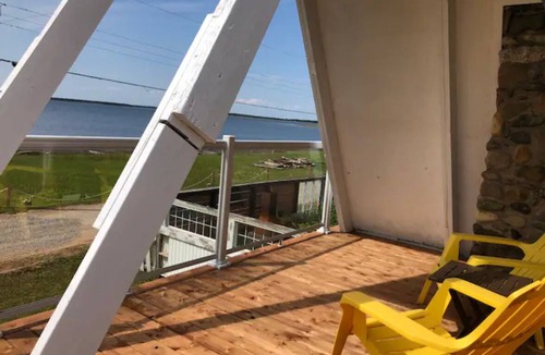 Petite-Riviere-de-l'Ile Cottage | Water view cottage with hot tub, beach access and fire pit
