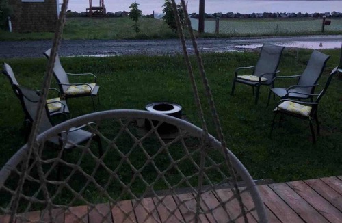 Petite-Riviere-de-l'Ile Cottage | Water view cottage with hot tub, beach access and fire pit