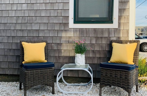 North Truro Cottage | Water View Cottage within Steps to Private Beach