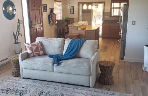 Lakeridge Apartment | Water View Home