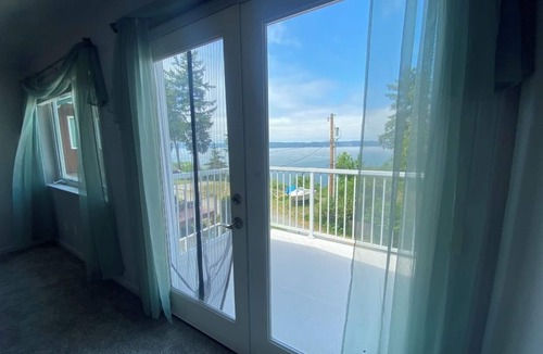 Federal Way House | Water view house