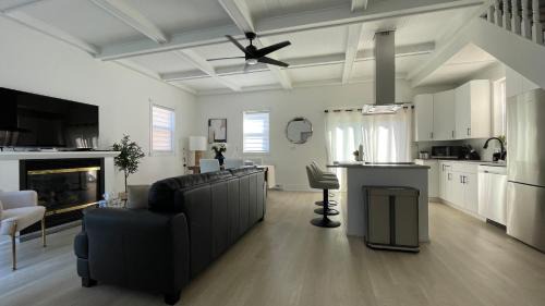 Historic Old Town House | Water View - Modern Cottage in Niagara-on-the-Lake