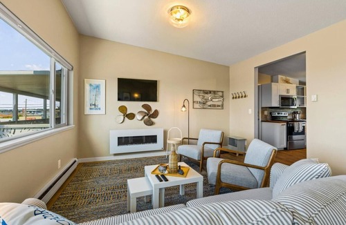 Birch Bay Condo | Water view, public beach WIFI BBQ -PCA