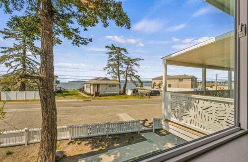 Birch Bay Condo | Water view, public beach WIFI BBQ -PCA