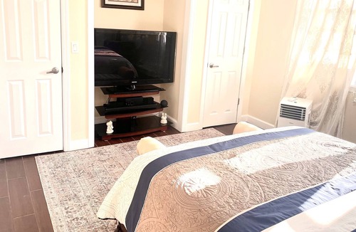 Shirley House | Water view spa & pool