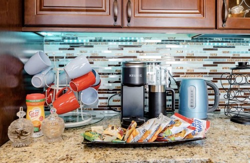 Shirley House | Water view spa & pool