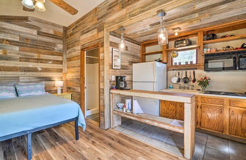 Seguin Apartment | Water Views and Fire Pit! Guadalupe River Cottage