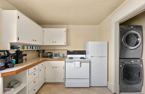 Old Town Apartment | Water views Cozy Victorian Top Duplex Unit