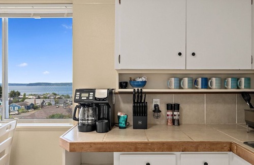 Old Town Apartment | Water views Cozy Victorian Top Duplex Unit