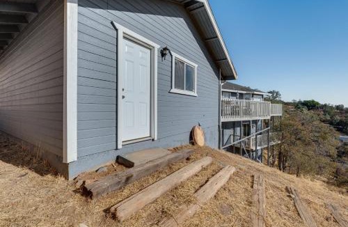 Coulterville House | Water Views & Decks: Spacious La Grange Retreat